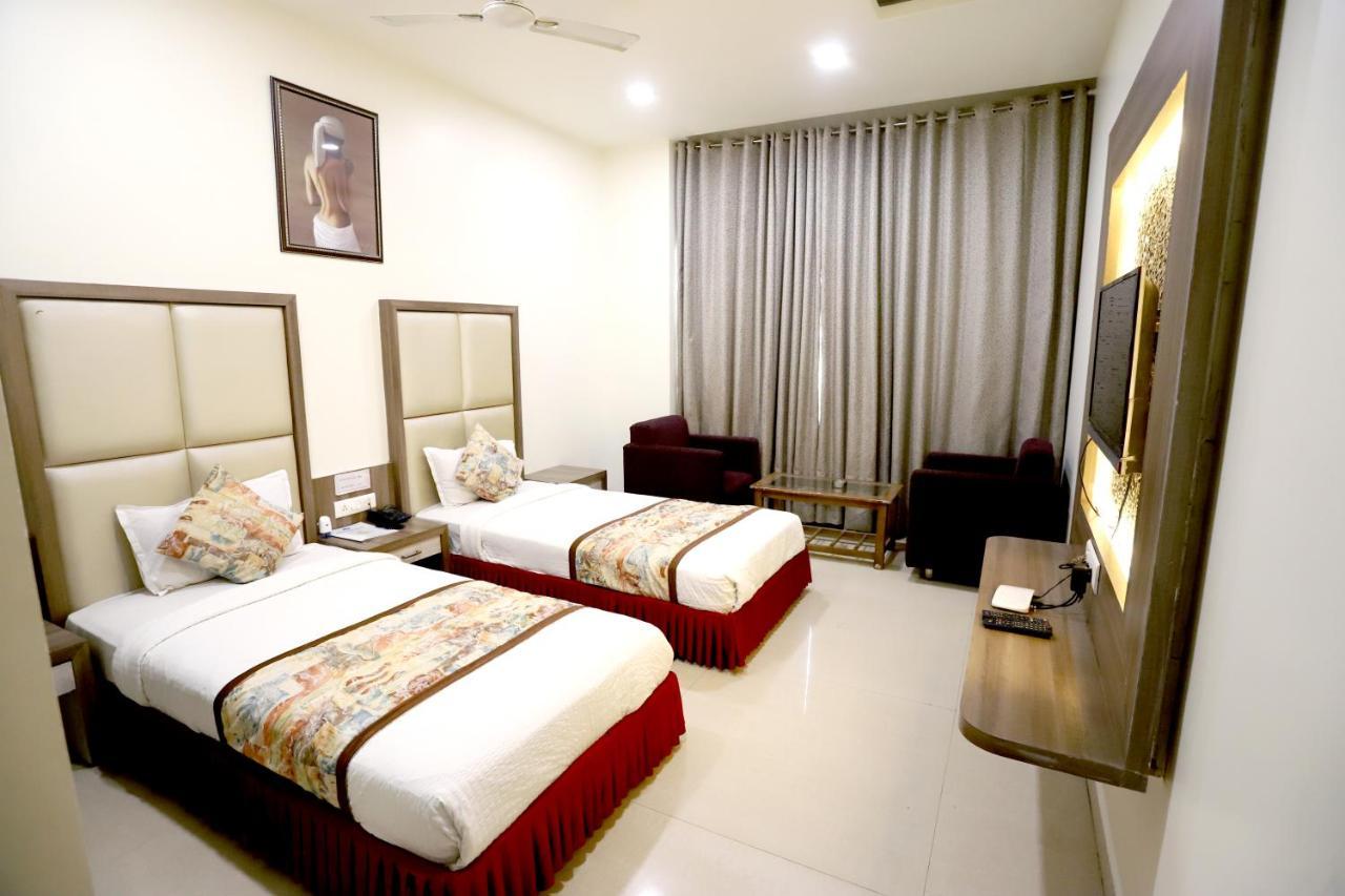 בהופאל Hotel Blue Pearl מראה חיצוני תמונה