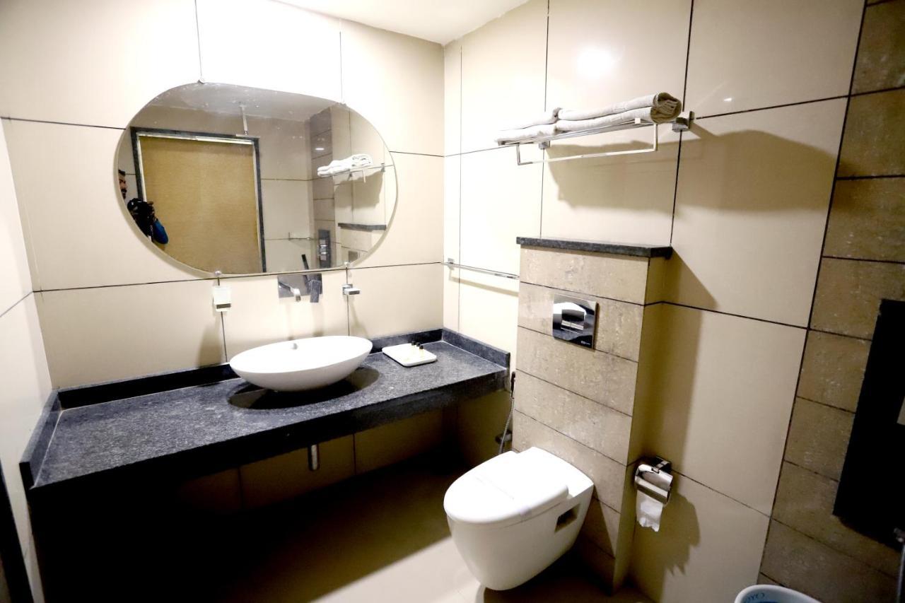 בהופאל Hotel Blue Pearl מראה חיצוני תמונה