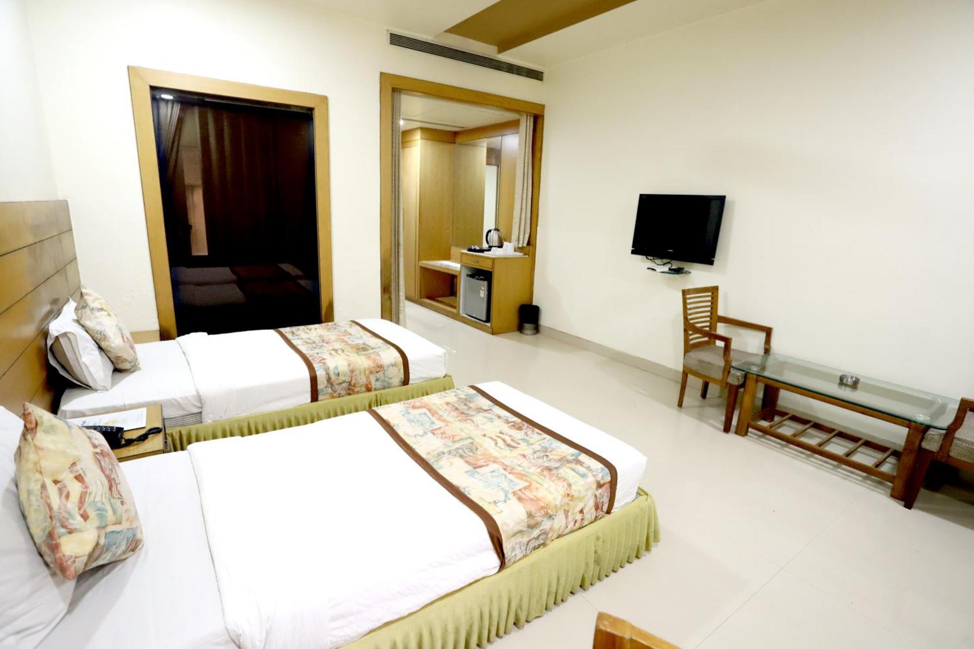 בהופאל Hotel Blue Pearl מראה חיצוני תמונה